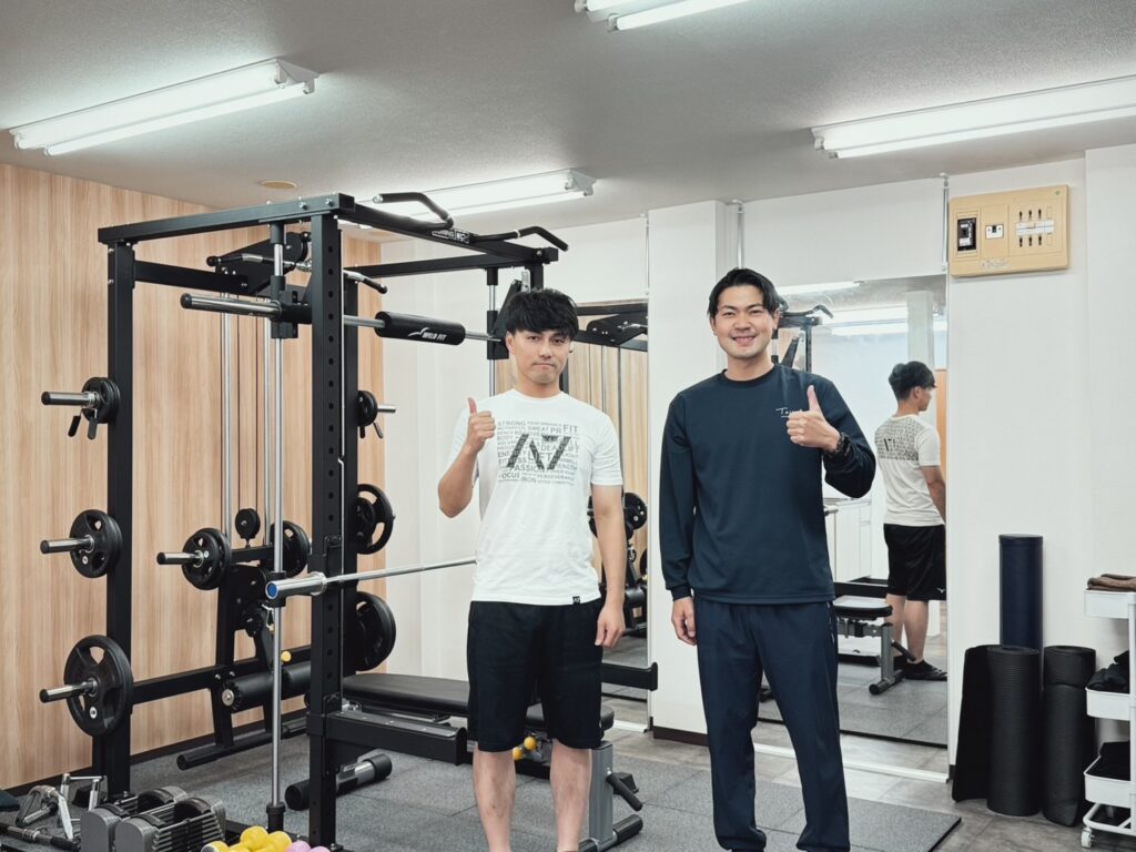 獨協大学前店のトレーナーとお客様の２ショット２